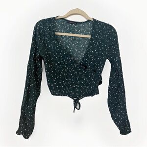 Brandy Melville Womens size 2 Green Floral Short Sleeve Wrap Viscose Cropped Top
